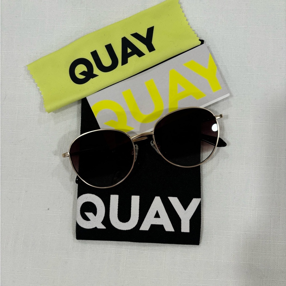 Quay Australia Sunglasses “Loop Me In” - Picture 6 of 7